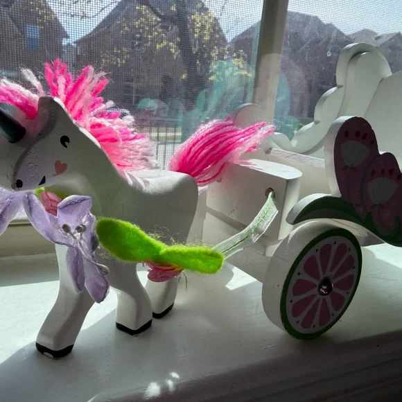 Le toy van Pink and White Toy Horse Carriage - Picture 2 of 7